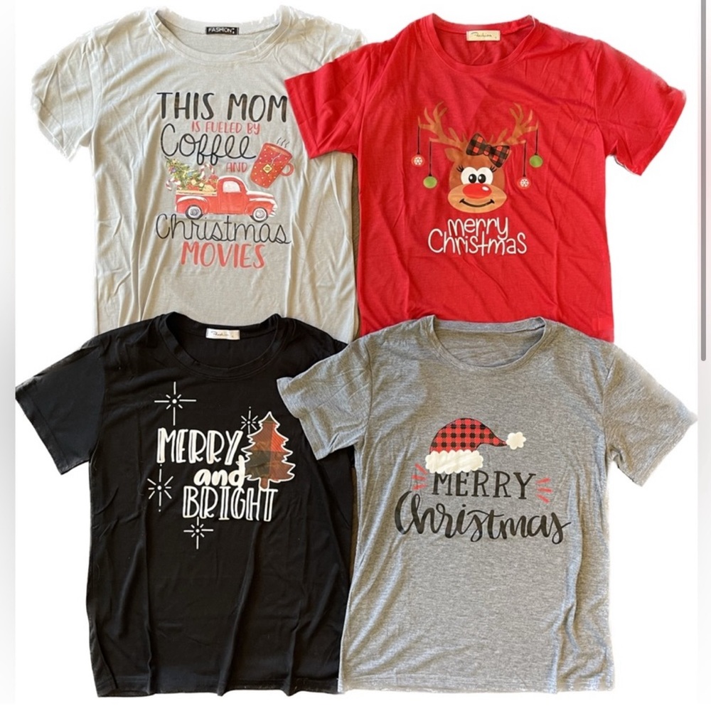 St/4 Small Holiday Christmas Tee’s (NWOT)